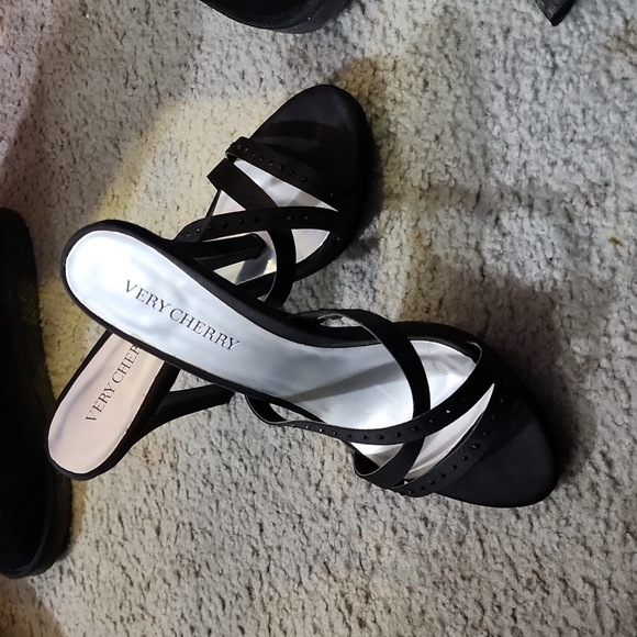 Heels - Picture 2 of 8